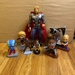 Marvel Comics Avengers Characters Toy Figurines Bundle Thor, Starlord GOTG.